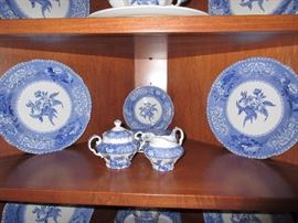 LOTS OF CHINA AND GLASSWARE