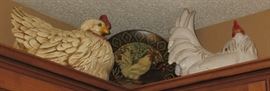 WIDE ASSORTMENT OF CHICKEN AND ROOSTER DECOR