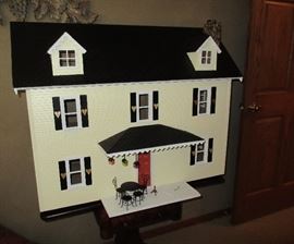 VERY DETAILED DOLL HOUSE WITH ALL THE FURNISHINGS / WE WILL BE ADDING MORE DETAILED PICTURES OF THIS ITEM