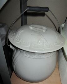 CHAMBER POT