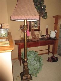 FLOOR LAMP / SOFA TABLE