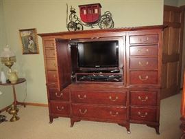 TV/ WARDROBE CHEST GREAT STORAGE