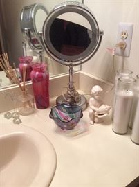 Assorted powder room accessories