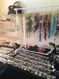 Great assortment of jewelry