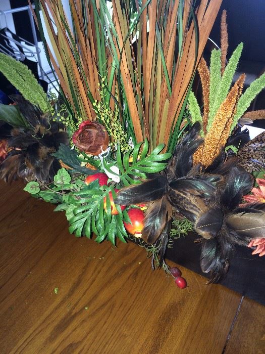Table arrangement with feathers