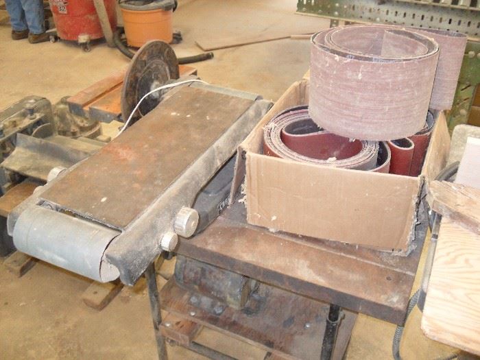 Table belt sander with lots of extra belts