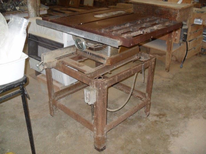 A nice Vintage Craftsman Table Saw