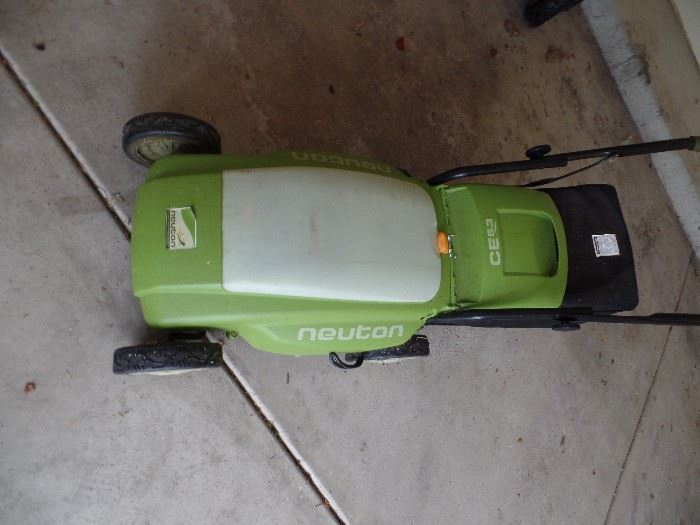 Neuton Electric lawn mower with battery