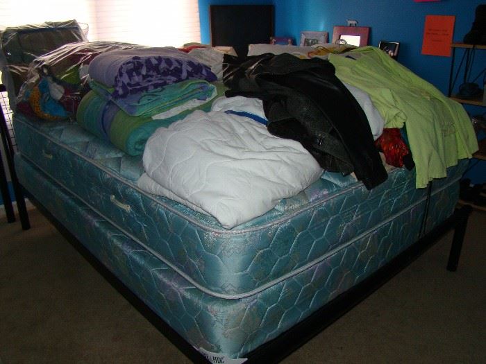 mattress and blankets 