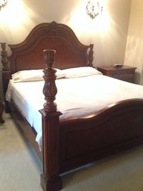 4 poster (extensions not attached & can be removed) king size bed