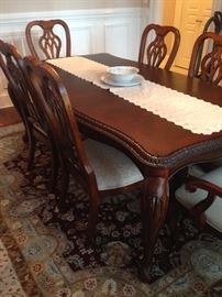 Broyhill table & 6 chairs