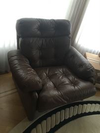 2 stunning leather chairs with matching couch