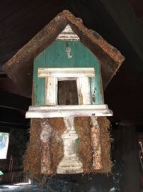 Is this not the greatest birdhouse? Great gift for the bird lover! Super sturdy - and large!