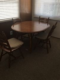 diningroom table- 3 leaves