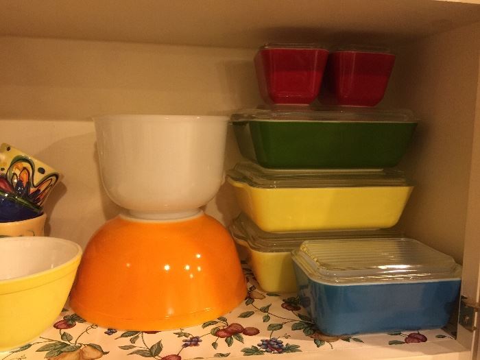 PYREX! Vintage refrigerator collection and colorful mixing bowls. 