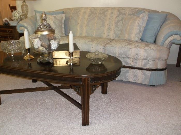 Sofa w/roll arm & pleated skirt and coffee table w/inlaid top