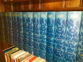 This set is in unbelievable shape and very beautiful!