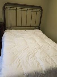 fine iron queen bed