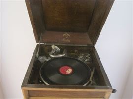 ANTIQUE VICTROLA