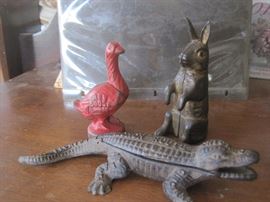 VINTAGE IRON RED GOOSE SHOES BANK, VTG. BEGGING RABBIT BANK, SOUVENIR ALLIGATOR CIGAR / MATCH HOLDER
