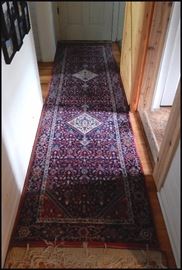  Rug runner in excellent condition
