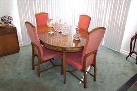 Vintage Drexel Heritage dining table with 4 chairs