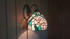 Tiffany style sconce lamp