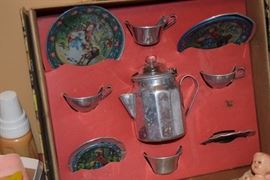 Child's tea set