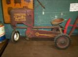 GREAT VINTAGE PEDAL TRACTOR