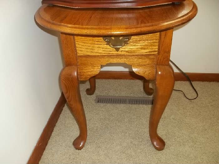 Broyhill end table with drawer