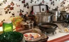 Cookware, bakeware