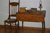 Drop-leaf table