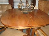 Solid oak dining rom table w/ 6 chairs