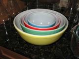 Set of 4 PYREX bowls (old)