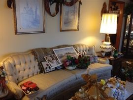 Pretty French provencial couch  Ben Hamptons