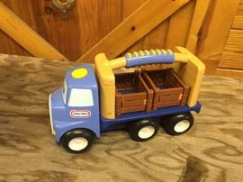 LITTLE TIKES TRUCK