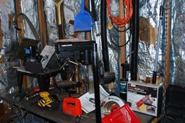 Craftsman Electronic Router (Model 315.17571), Router Table, Router Bits & Book. Also, Black & Decker Model 9400 Bench Drill Press, DeWalt Model DW411 Sander, Much More...