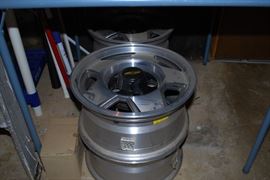 (4) Factory OEM 1988-1999 Chevrolet 1500 & Suburban Aluminum Wheels - Includes OEM Lug Nuts, Lug Nut Covers & Hub Covers.