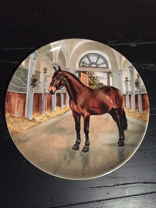 COLLECTIBLE HORSE PLATE