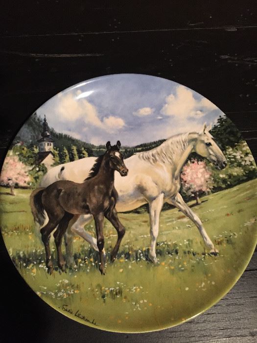 COLLECTIBLE HORSE PLATE