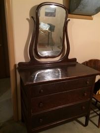 dresser w/ mirror