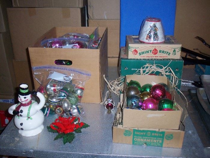 Christmas, some old bulbs and there are more Christmas items in the house
