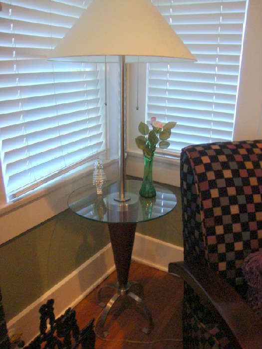 Floor lamp table