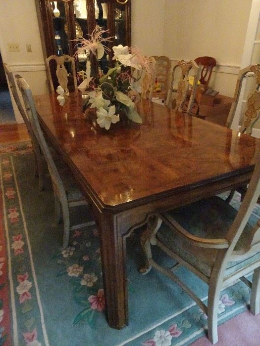 Beautiful Drexel Heritage Dining room Table & 6 Chairs 74"L X 45"W + 3 22" leaves  
