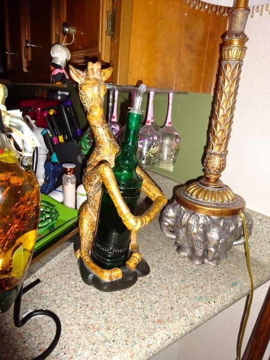 giraffe wine holder