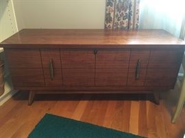 Lane modern blanket chest