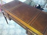 Sligh Lowery Mahogany Desk - Wonderful and in good condition.