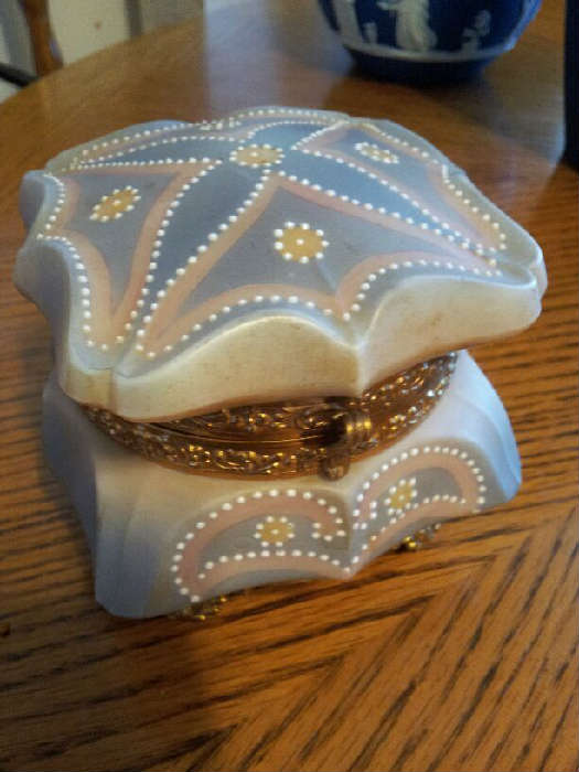 One of our stunning collectibles...Wavecrest Box by Nakara C.F.Monroe Co. This box is in excellent condition and has its lining intact. We will selling this by bid process. This is wonderful collectible.