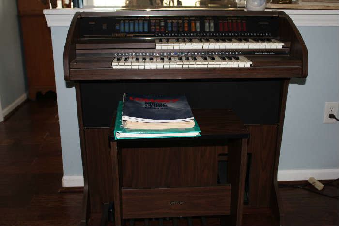 Lowery Upright Organ w/Bench and Books