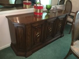 Beautiful vintage Drexel dining group--round pedestal table with 2 large leaves, custom pads, 6 chairs and buffet. 